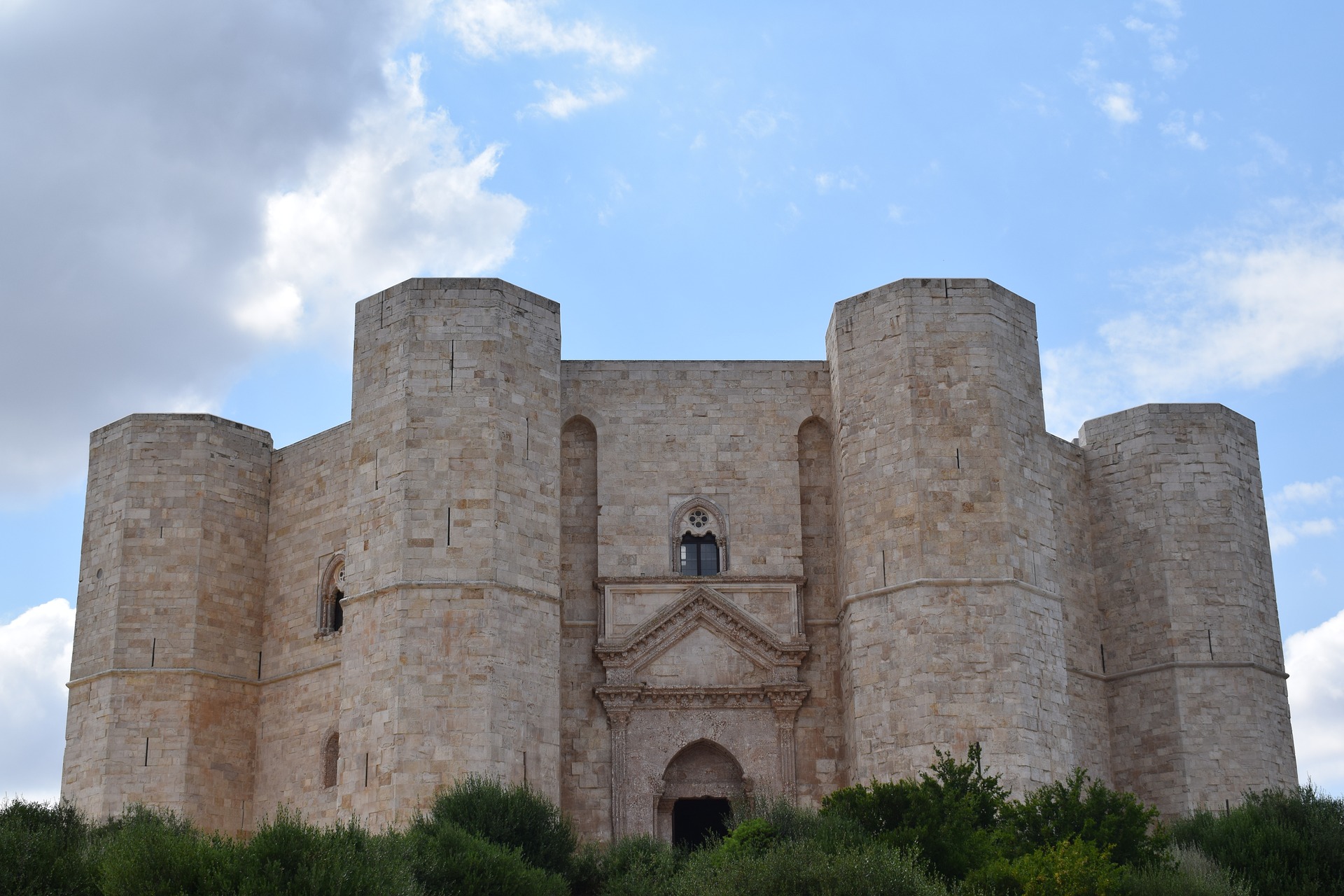 Alla scoperta di Castel del Monte: storia e descrizione del monumento